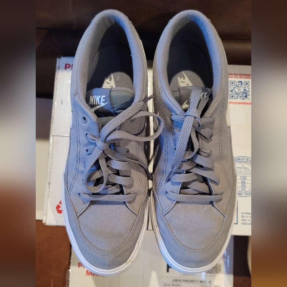 Nike 8.5 men's light grey sneakers